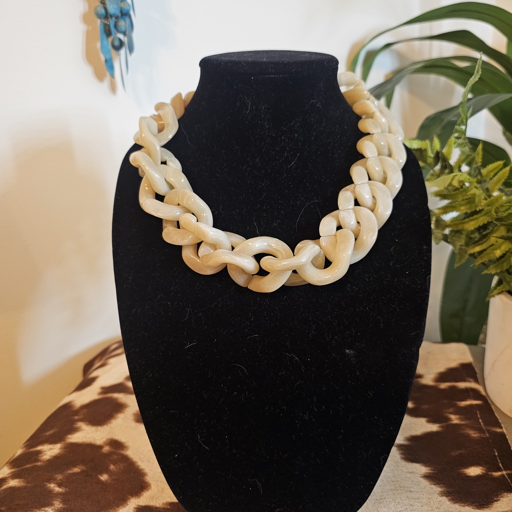 Elegant Chunky Cream Chain Necklace